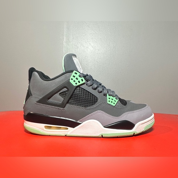 Jordan Other - Size 10 - Jordan 4 Retro Green Glow